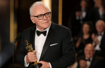 Anthony Hopkins holding an Oscar at an awards ceremony for an article about his net worth