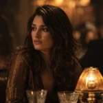 Actress portraying Mirtha Jung in a warm nightclub scene inspired by the movie Blow.