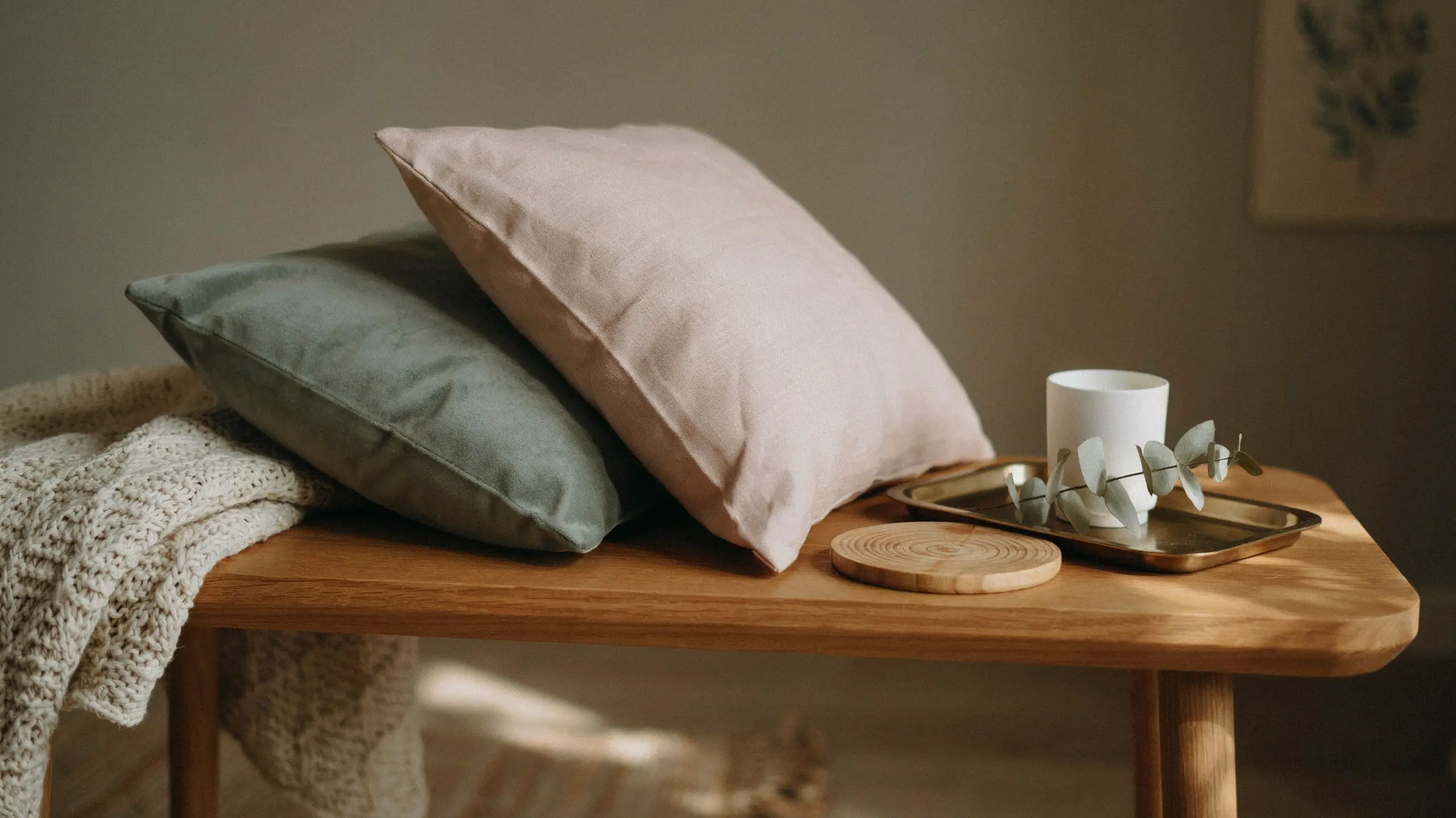 sage-green-blush-pink-pillow-color-combination.